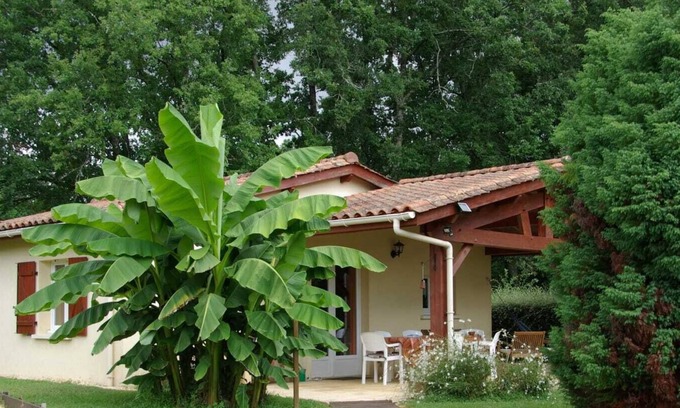 Savignac-de-Miremont Cottage | Gite LE HIBOU with garden and swimming pool covered terrace