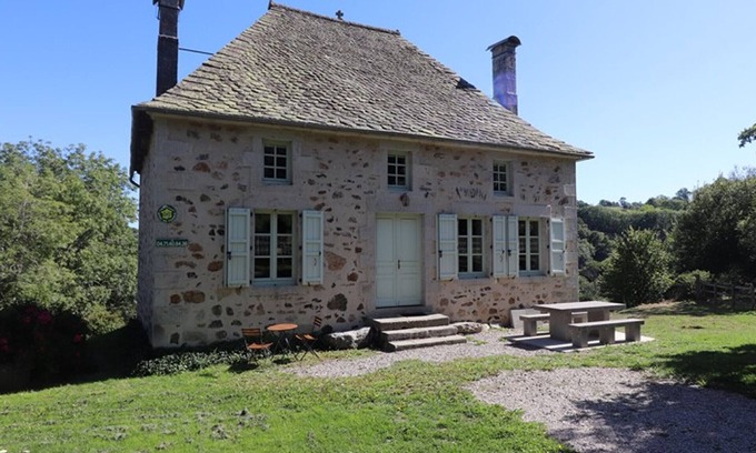 Menet Cottage | Gite Menet, 4 bedrooms, 8 persons