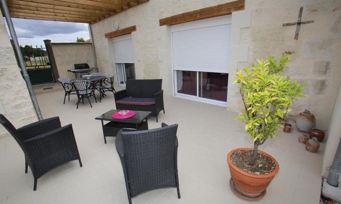 Chatellerault House | GITE MONTGOLFIÈRE 4 PERSONNES