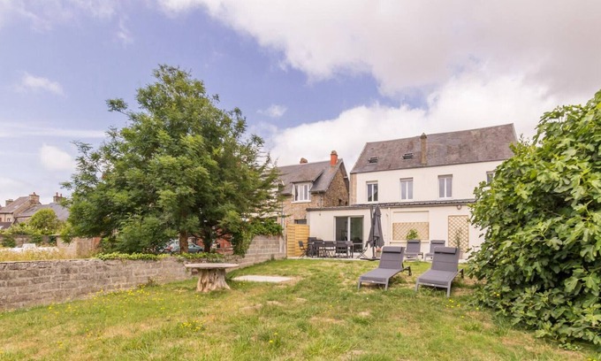 Portbail Cottage | Gite Portbail, 5 bedrooms, 11 persons