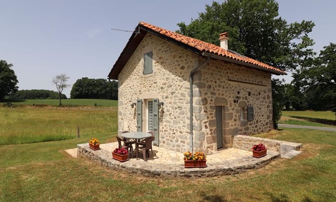 Roumegoux Cottage | Gite Roumégoux, 1 bedroom, 2 persons