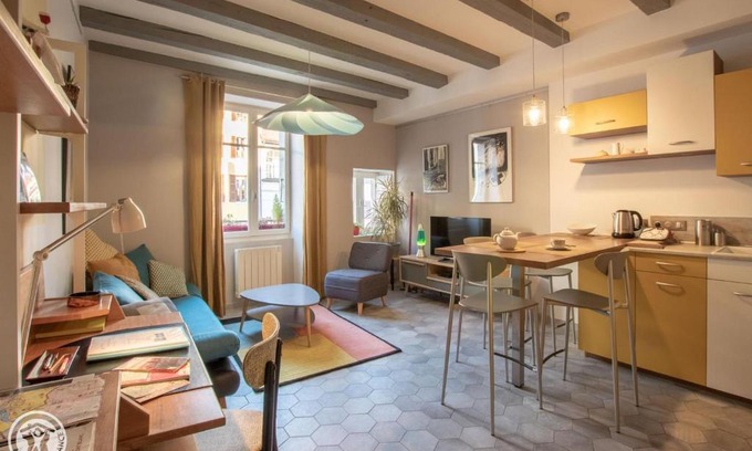 Annecy Old Town Apartment | Gite urbain AU 2BIS - Annecy