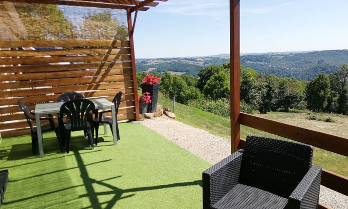Najac House | Gîte with beautiful panoramic views.