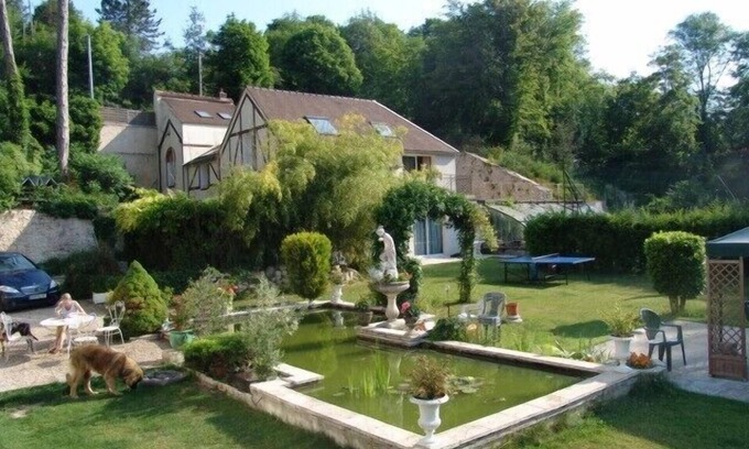 Montigny-sur-Loing Apartment | Gites between Fontainebleau forest, along the river with tennis & pool access