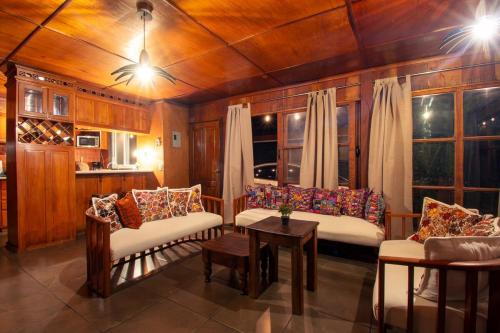 Antigua Guatemala House | Glass cabin