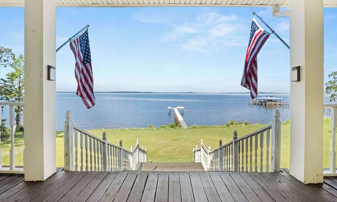 Florien House | Glen Oaks Lakeside Lodge-Spacious 5-bedroom-Near Pleasure Point-Big Views