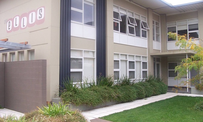 Glenelg Apartment | Glenelg Holiday Apartments - Ellis 200 m away from the Esplanade Glenelg