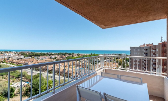 Almarda Apartment | Global Properties: 3-bed apartment in a coastal complex