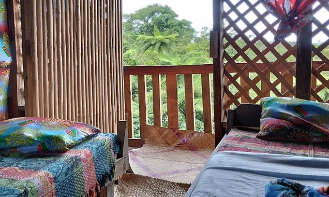 Tanna Island Cabin | Glowing Mountain view tree house