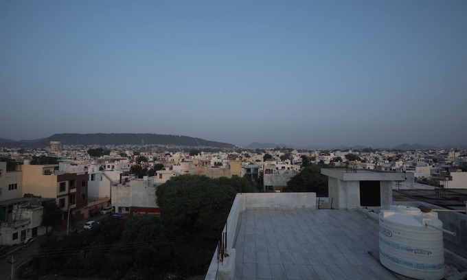 Gayariawas House | Golden Glow - Luxury 1BHK Apt with Bathtub by Ivory Stays