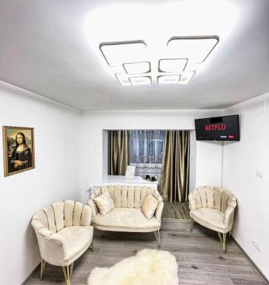 Petrosani Apartment | Golden Mountain Flat- ADULTS ONLY