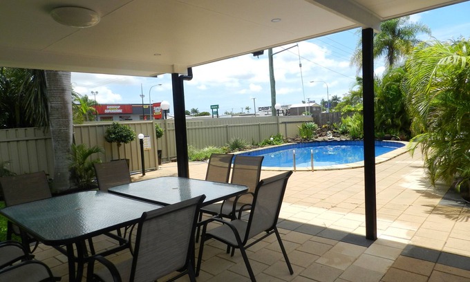 Svensson Heights Hotel | Golden Palms Motor Inn