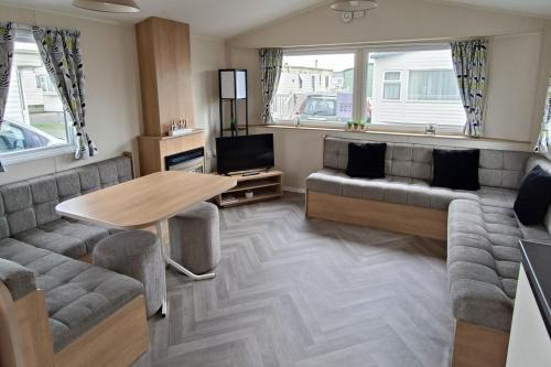 Kinmel Bay House | Golden Sands 3-Bed Caravan Parking & Pet Friendly