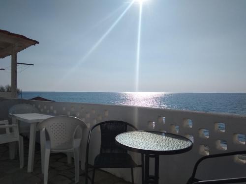 Skala Fourkas House | Golden sunset beach house