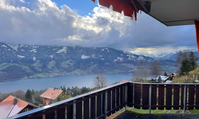 Sundlauenen Apartment | Golden view of the lake and Mountains