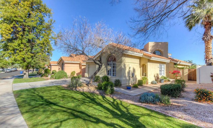 Red Mountain Ranch House | Golf course view retreat in Mesa.