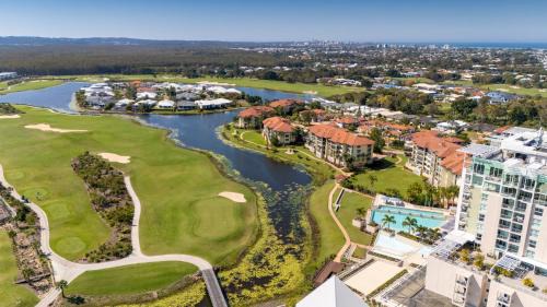Pelican Waters Apartment | Golfer's Paradise - Pelican Waters