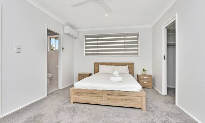 Booragul House | Good Vibes Bayside - Lake Foreshore with Private Pool