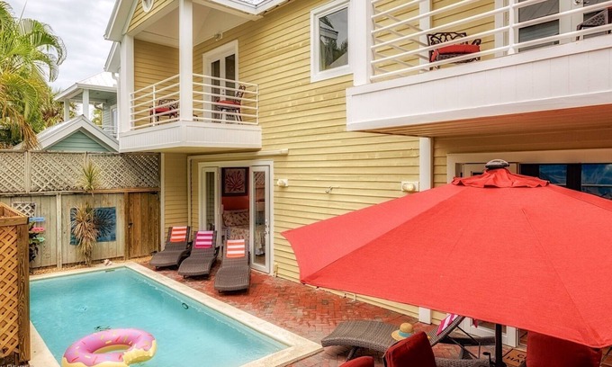 Downtown House | *GOOD VIBRATIONS @ OLD TOWN* Unique Villa & Pool + LAST KEY SERVICES…