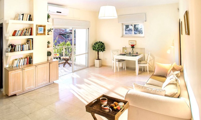 Emek Refaim Apartment | GORGEOUS 2 BEDROOM IN THE BEST LOCATION EVER! Shelter in the building