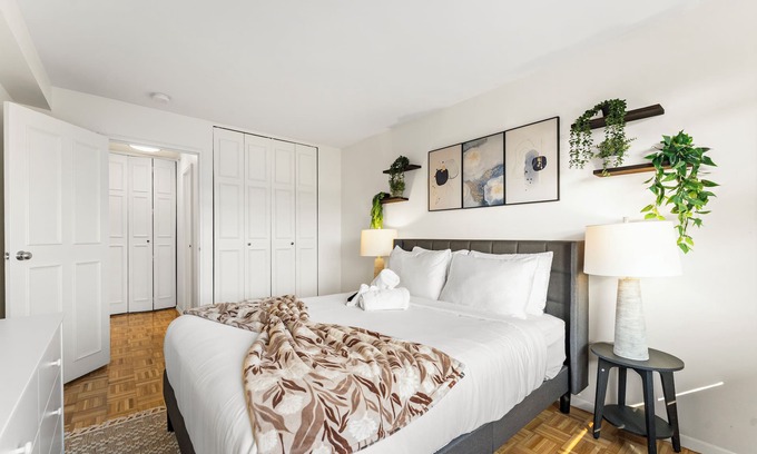 North Brookline Apartment | Gorgeous 2BR Next to BU 9764