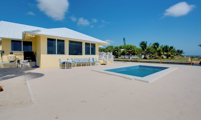 Summerland Key House | Gorgeous 3 Bedroom 2 Bath Open Water Pool Home on Summerland Key