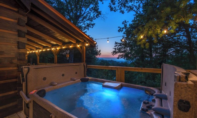 Gatlinburg - Pigeon Forge Cabin | Gorgeous 3BD Lodge! HOT TUB- Firepit- GAME CAVE