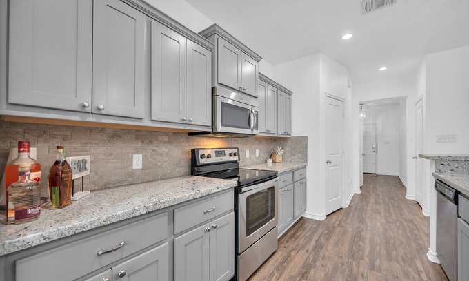 Wellborn House | Gorgeous! 4/4.5 Townhome in Aggieland - The Revelry
