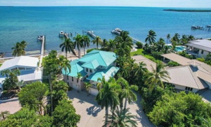 Summerland Key House | Gorgeous 4 Bedroom 3 Bath Open Water Pool Home with great boating
