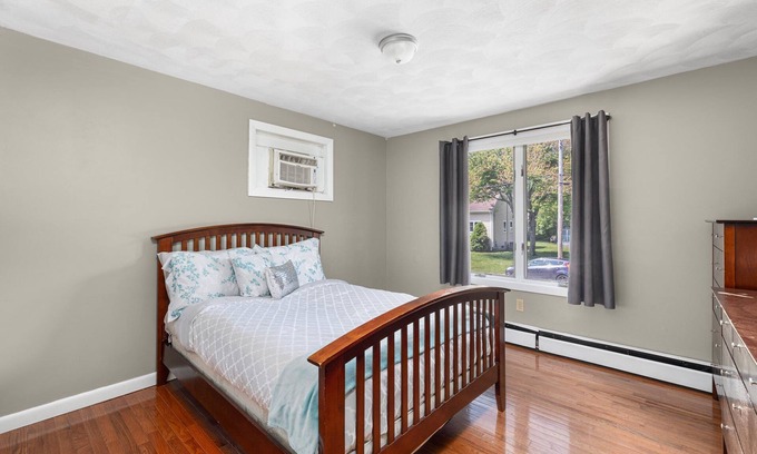 Narragansett House | Gorgeous 4 bedroom house with a pool near Bonnet Shores