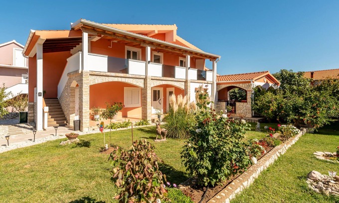Podgradina Apartment | Gorgeous apartment in Podgradina