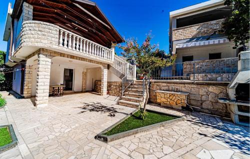Cove Tri Zala (Zrnovo) Apartment | Gorgeous Apartment In Viganj With Lake View