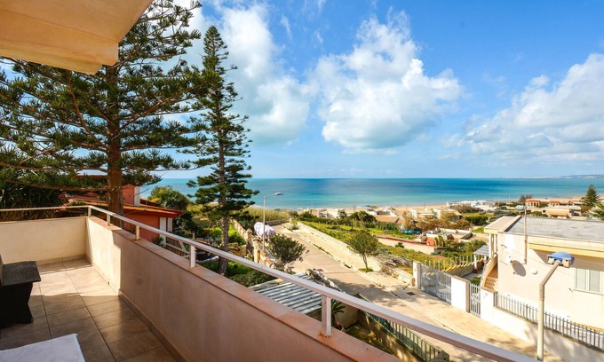 Cava dʼAliga Apartment | Gorgeous apartment in Cava D'Aliga