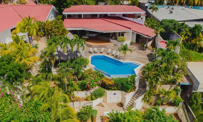 Pochomil House | Gorgeous BEACHFRONT villa,6Bedrooms,Pool,OceanView