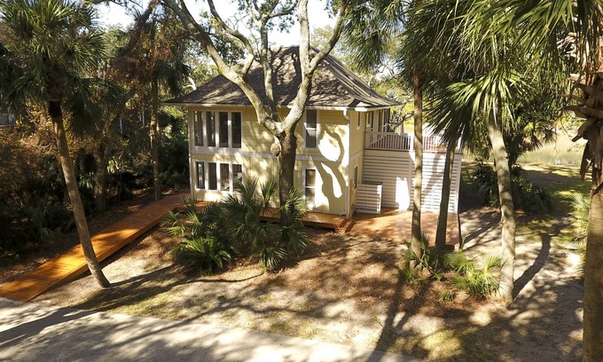 Saint Helena Island House | Gorgeous Canal Home - Fantastic Central Location - just steps to the best Beach