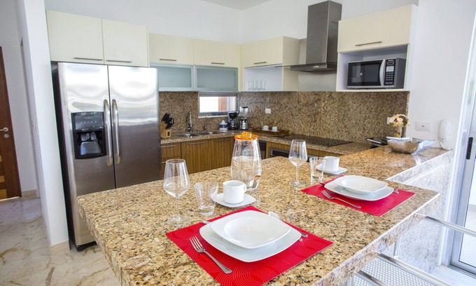 Zazil-ha Apartment | Gorgeous Condo, 50 mts to the beach, 3 blocks t the 5th ave