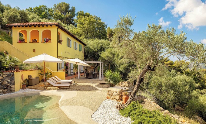 Diano San Pietro Villa | Gorgeous farmhouse with pool Biodesign