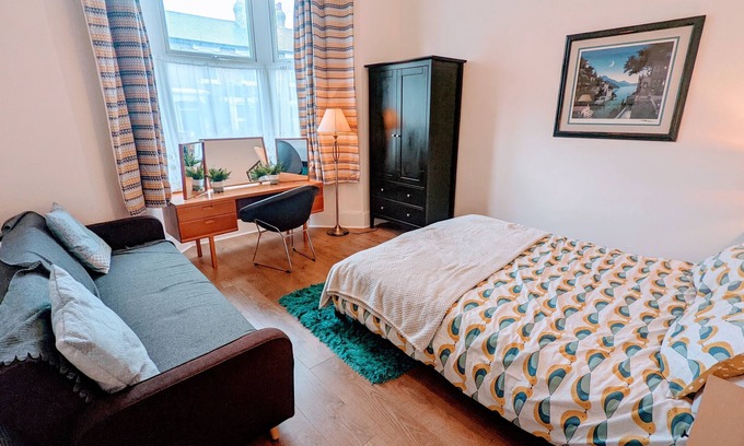 Stoke Newington House | Gorgeous great 5 bed 2 bath family home with garden in trendy area