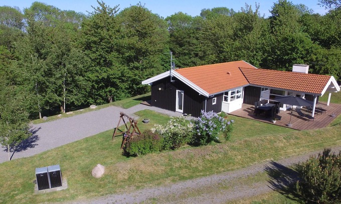 Oster Somarken House | Gorgeous home in Aakirkeby with kitchen