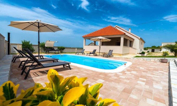 Benkovac House | Gorgeous home in Benkovac with WiFi