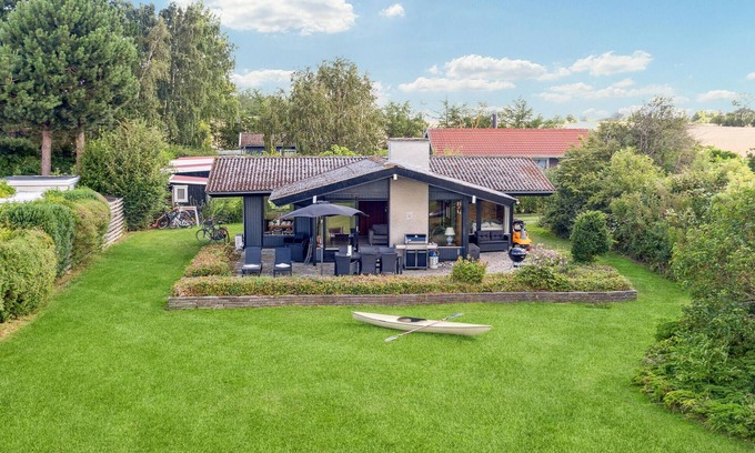 Fej House | Gorgeous home in Fejø with WiFi