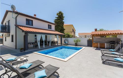 Galizana House | Gorgeous Home In Galizana With Kitchen