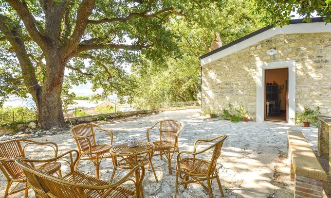 Giuliana House | Gorgeous home in Giuliana with WiFi