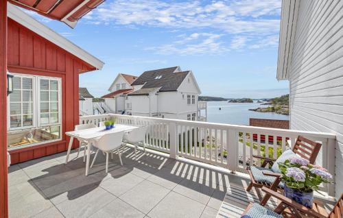 Gjeving House | Gorgeous Home In Gjeving With Wifi