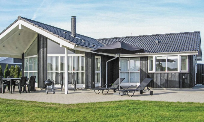 Flovt Strand House | Gorgeous home in Haderslev with WiFi