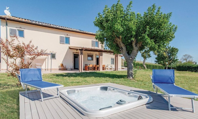 Mondavio House | Gorgeous home in Mondavio -PU-