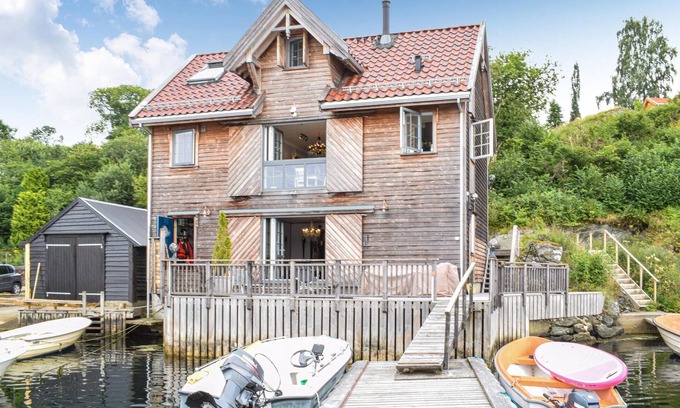 Os House | Gorgeous home in Os with kitchen