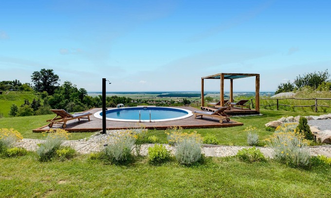 Popovaca House | Gorgeous home in Popovaca with WiFi