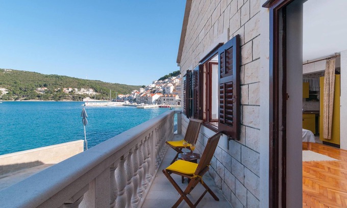 Pucisca House | Gorgeous home in Pucisca with WiFi