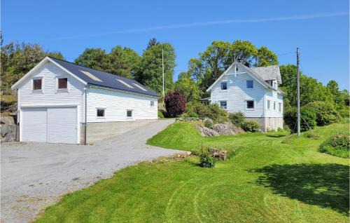 Tysnes House | Gorgeous Home In Reksteren With Kitchen